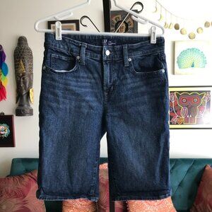 GAP size 6 / 28 Blue Stretch Denim 9" Bermuda Jean Shorts